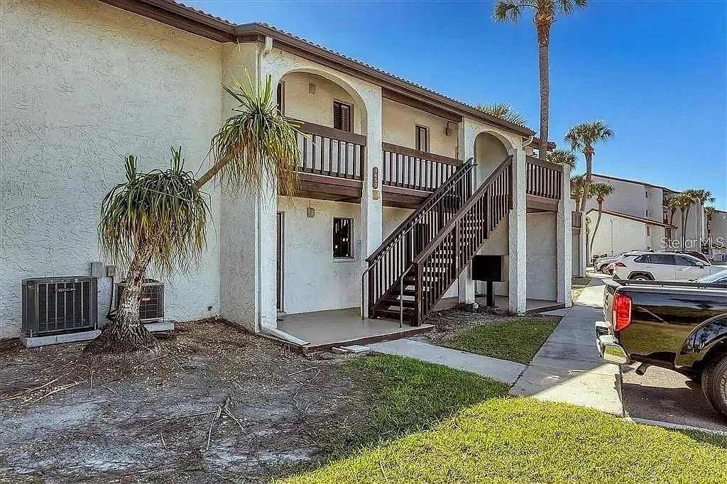 1 bed, 1.0 bath, 800 sqft, $1,950 — Photo 2