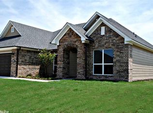 1340 Bobali Gdns, Conway, AR 72034