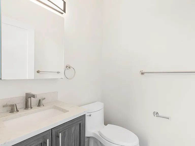 512-514 Observer Hwy #4W — Photo 17