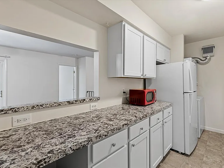 703 Camelback Ct — Photo 10