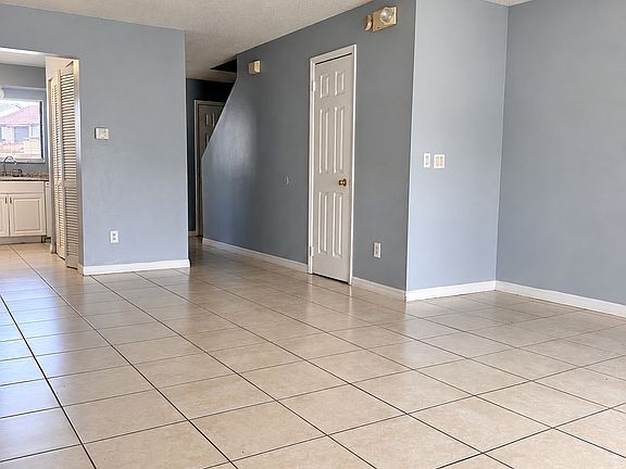3rd image of 205 Eden Ln