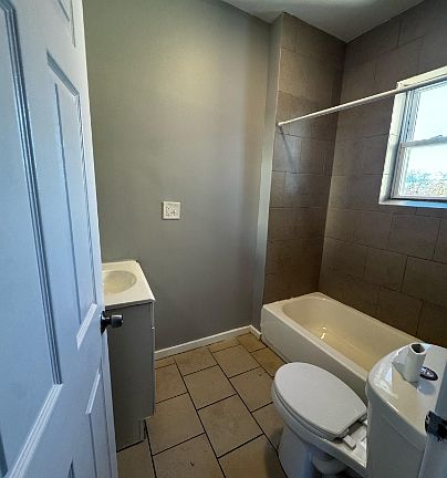 5th image of 68 Barclay St #B
