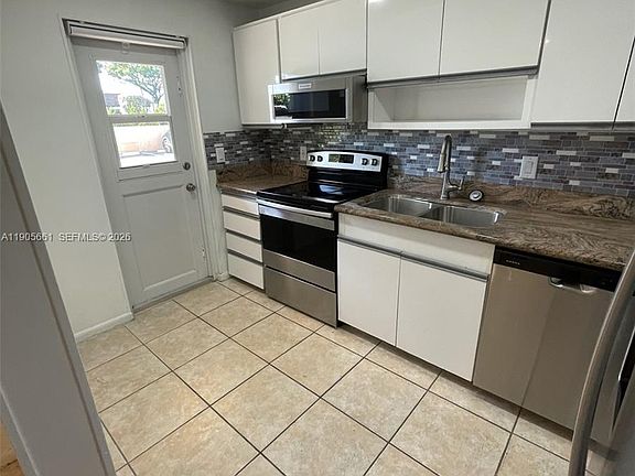3rd image of 4500 N Federal Hwy APT 102A