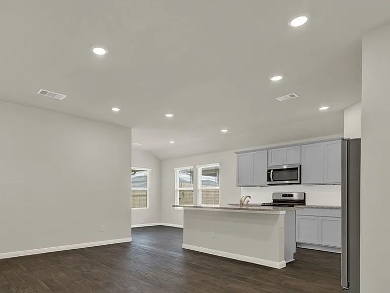 325 Darwin Pl — Photo 8
