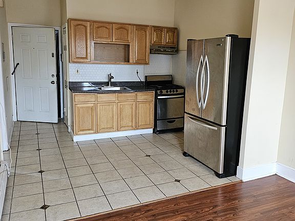 3rd image of 265 Sherman Ave APT 3R