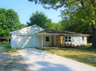 2105 Brownfield Rd, Urbana, IL 61802