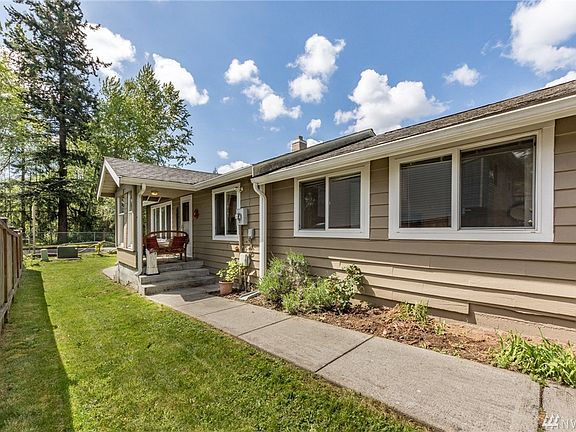 3rd image of 3915 205th Pl SW