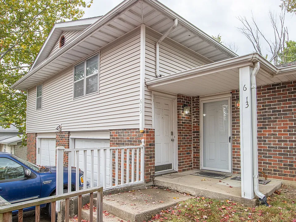 613-615 Pear Tree Cir