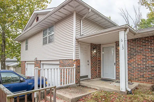 613-615 Pear Tree Cir Photo 1