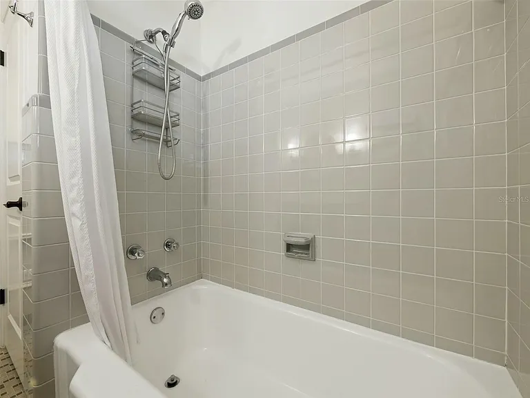 1426 Crestview Dr — Photo 18