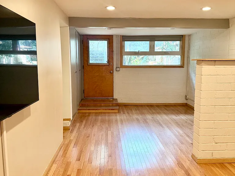 2160 Stanley Hills Dr — Photo 12