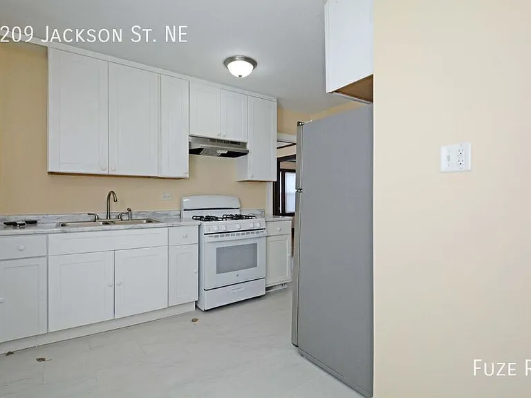 2209 Jackson St NE — Photo 6