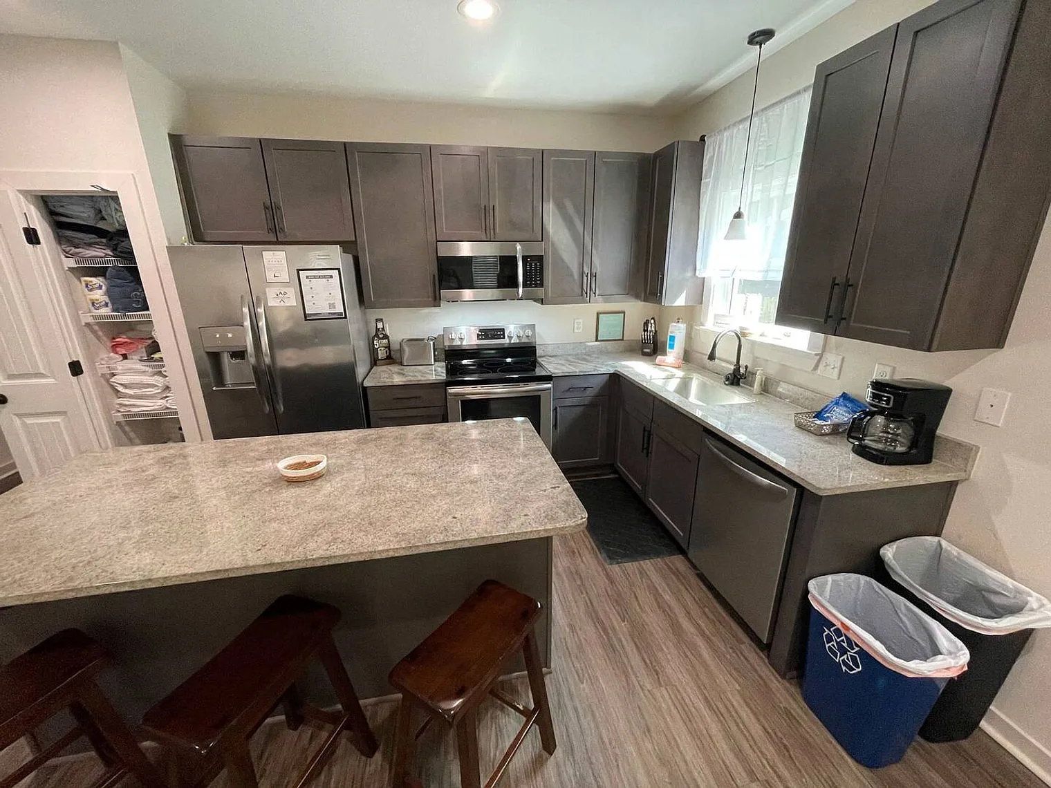3 bed, 2.0 bath, 1291 sqft, $3,465 — Photo 4