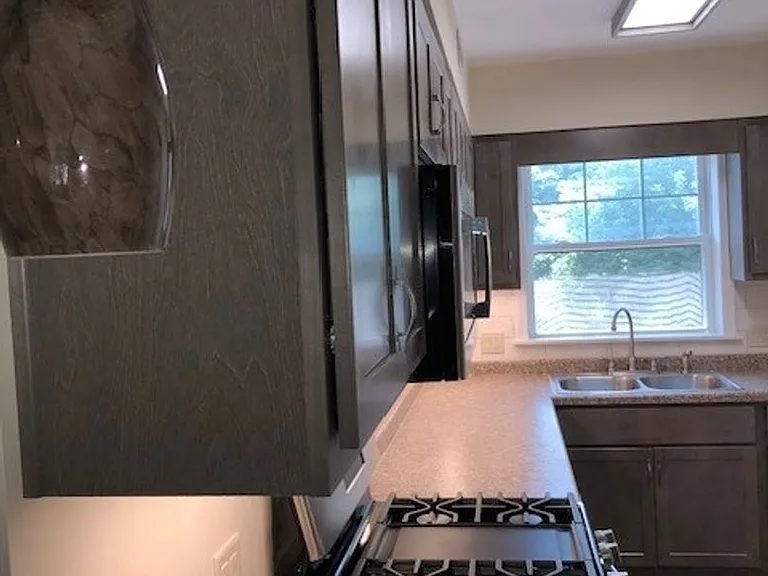 2420 E Washington Ave — Photo 30