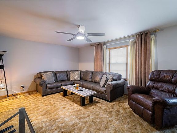 4th image of 1512 Safari Dr