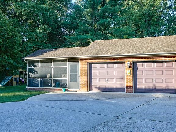 2nd image of 719 Mansion Dr