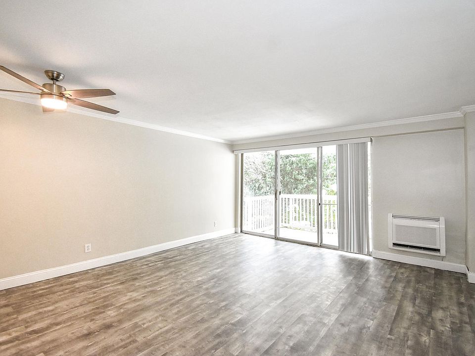 2nd image of 1532 Beacon St #903