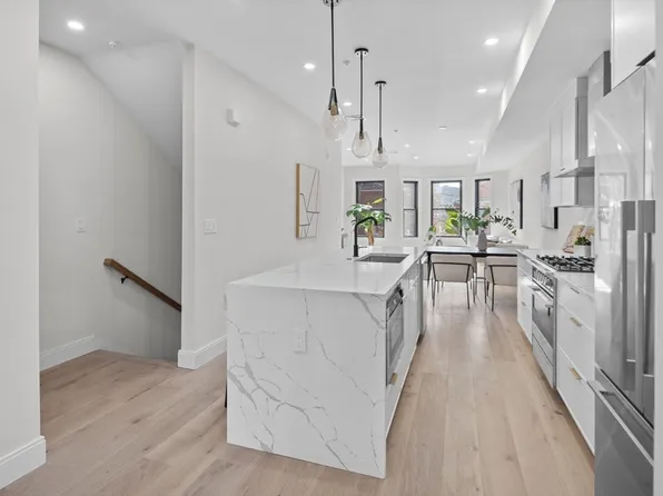 97 Thorndike St #5, Cambridge, MA 02141