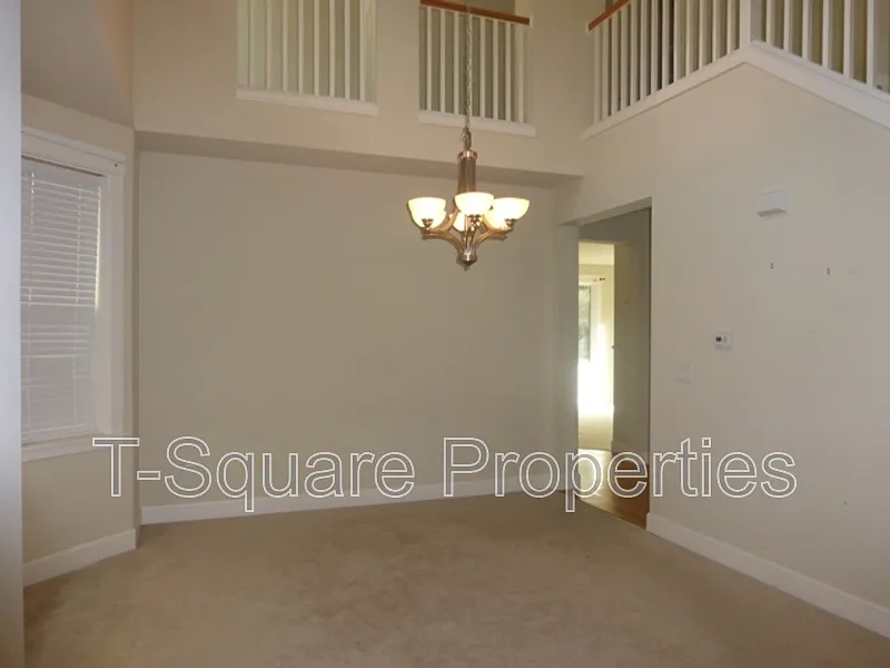 4 bed, 2.5 bath, 2530 sqft, $4,600 — Photo 3