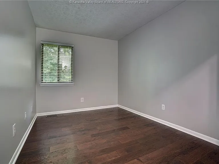 225 Walker Dr — Photo 9