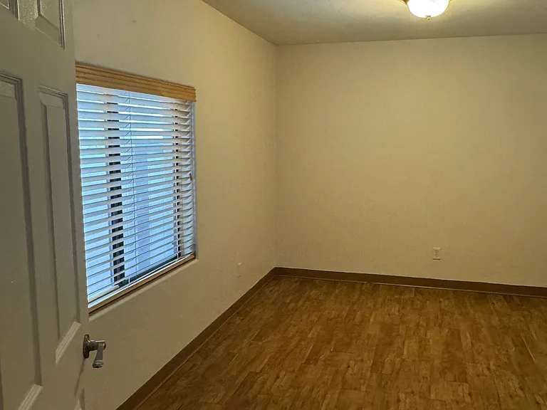 2155 N Fremont Ave — Photo 11