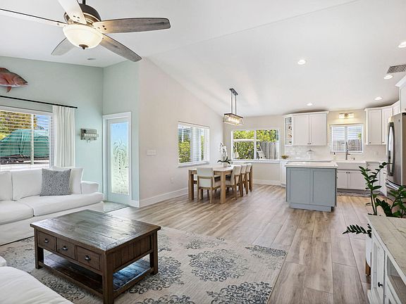 5th image of 215 S Coconut Palm Blvd