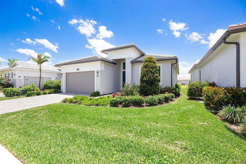 3 bed, 2.0 bath, 1968 sqft, $3,495 — Photo 4