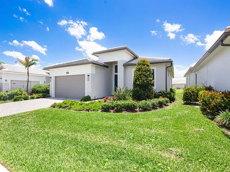 11338 SW Pietra Way — Photo 4