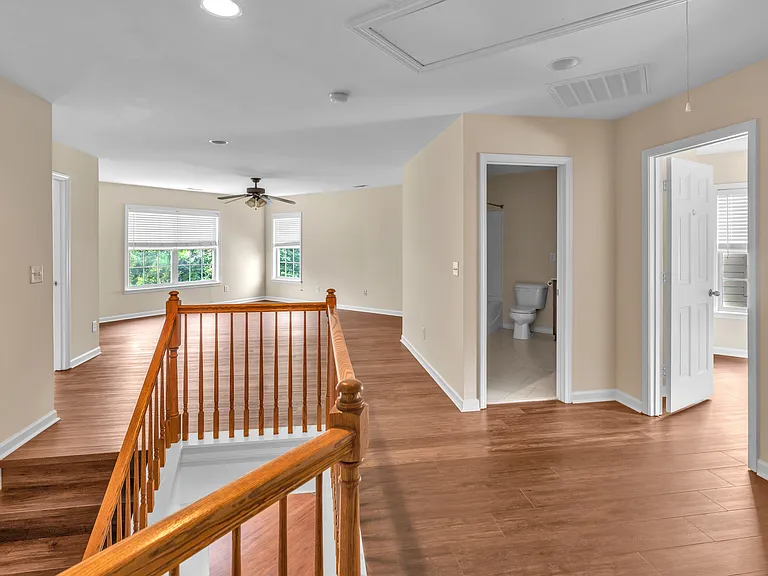240 Seymour Pl — Photo 10