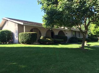 745 Greenbriar Blvd, Auburn, IN 46706