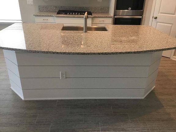 5th image of 202 Willow Lake Dr