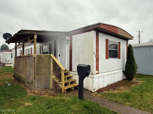 608 Karen Ave NW, New Philadelphia, OH 44663