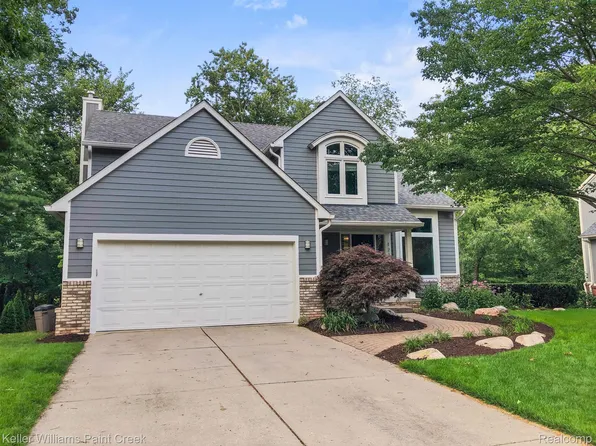 1236 Briarwood Ct, Wixom, MI 48393