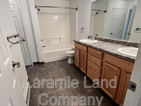3rd image of 1403 E Gibbon St #202