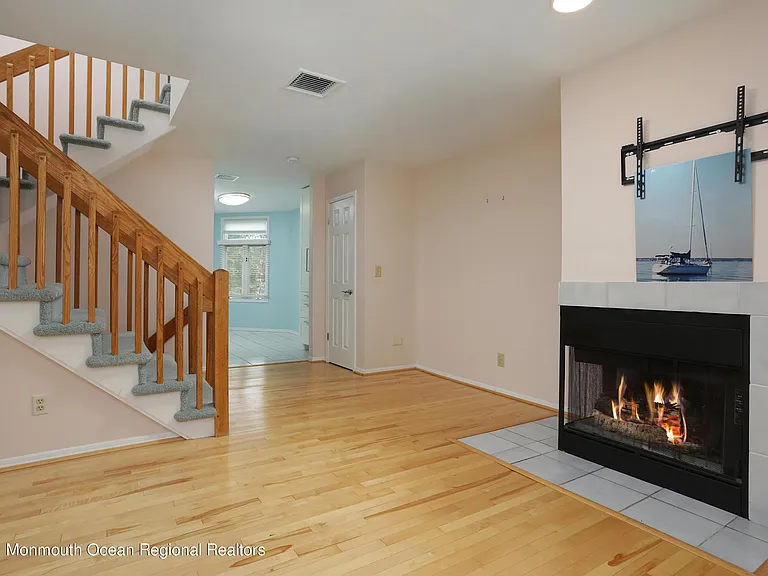 100 1st St #11 — Photo 19