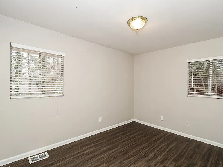 479 Clara Dr — Photo 10