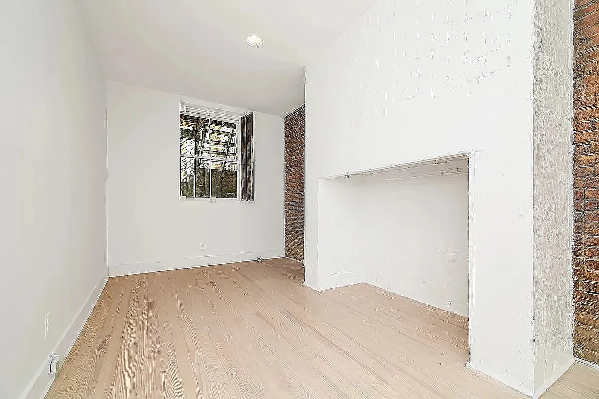 318 West 14th Street — Photo 2
