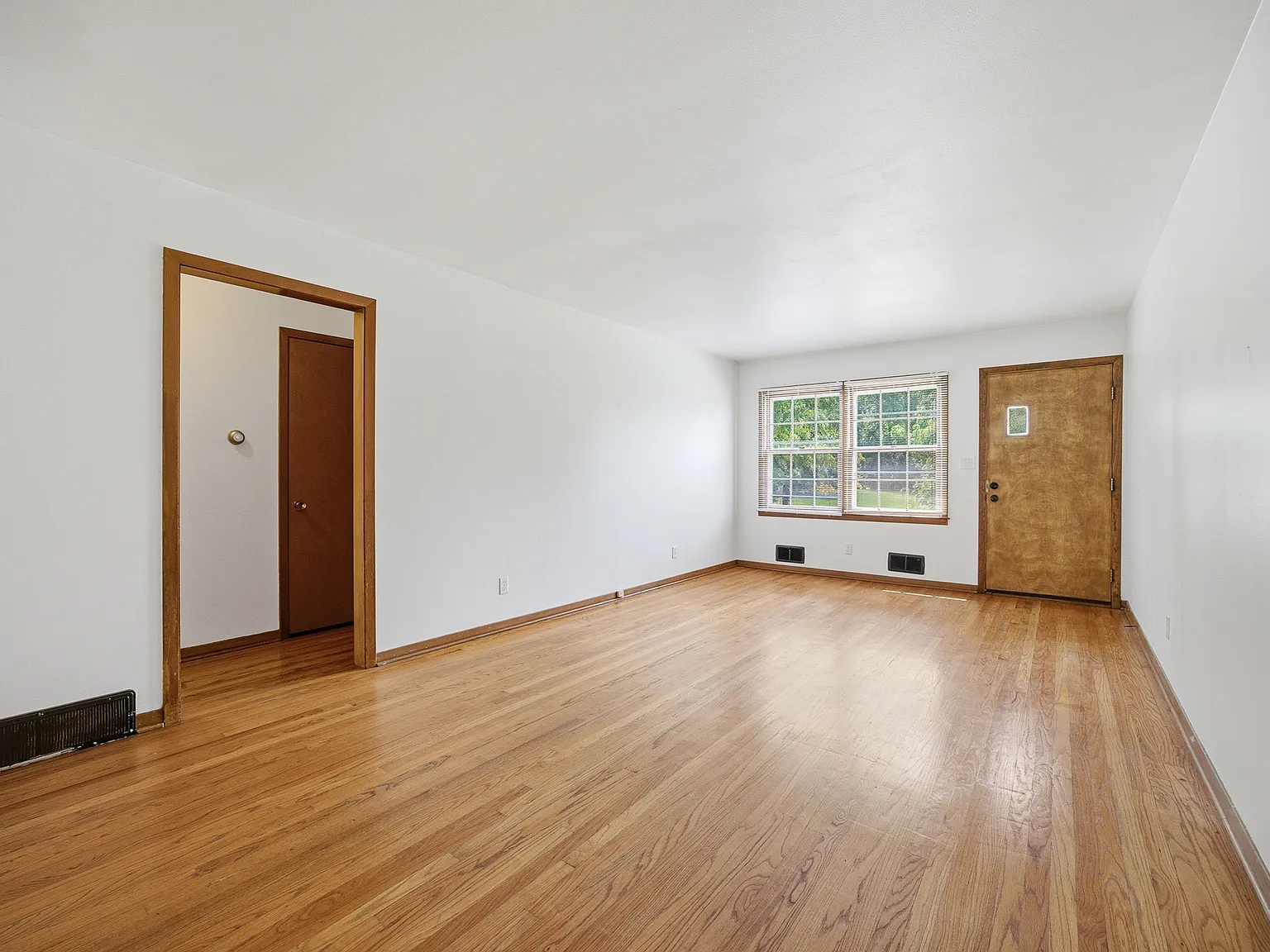 2 bed, 900 sqft, $1,545 — Photo 4