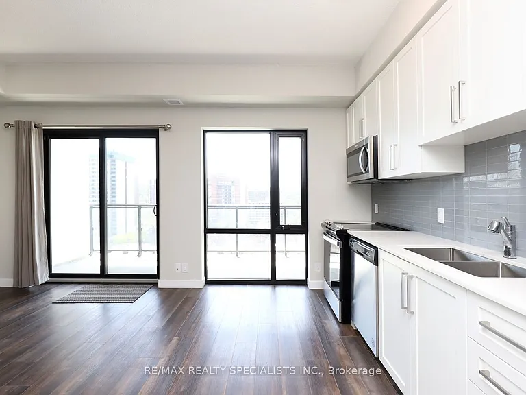 15 Queen St S #1101 — Photo 12