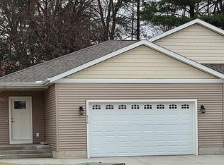 316 Creekside Ct, Watertown, WI 53098