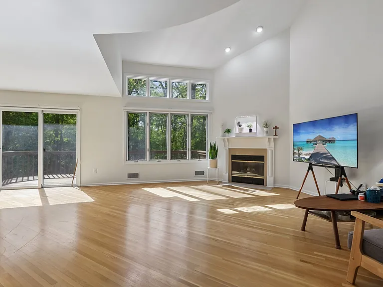 79 Lakeview Dr — Photo 16