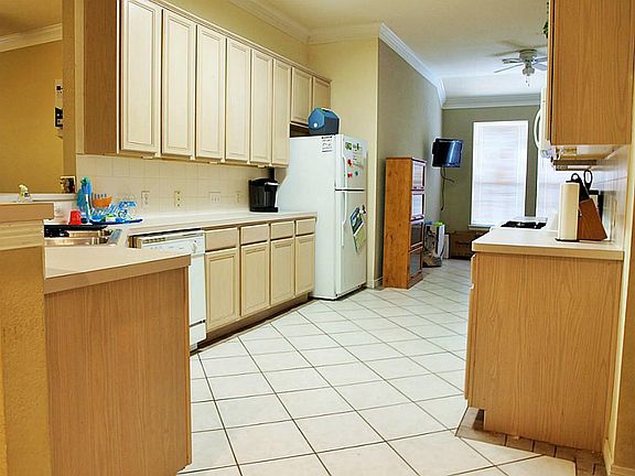 3rd image of 9518 Almeda Pines Dr