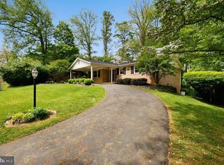 8802 Bridle Wood Dr, Springfield, VA 22152