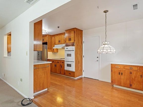 5th image of 5375 McGlashan St