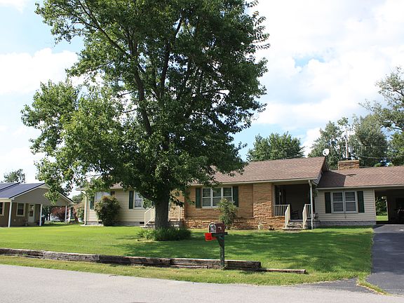 2nd image of 402 W Terrace Ln
