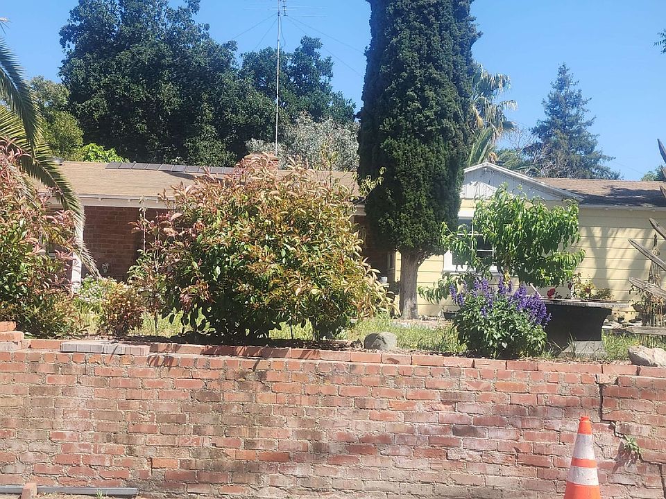 2nd image of 894 Dry Creek Dr