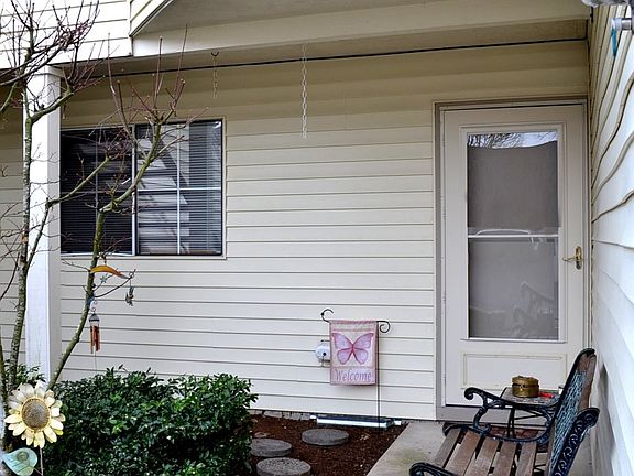 2nd image of 520 SE 157th Ave Unit 18