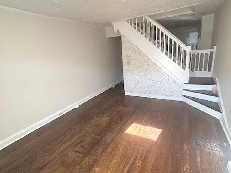 2518 W Fairmount Ave — Photo 10