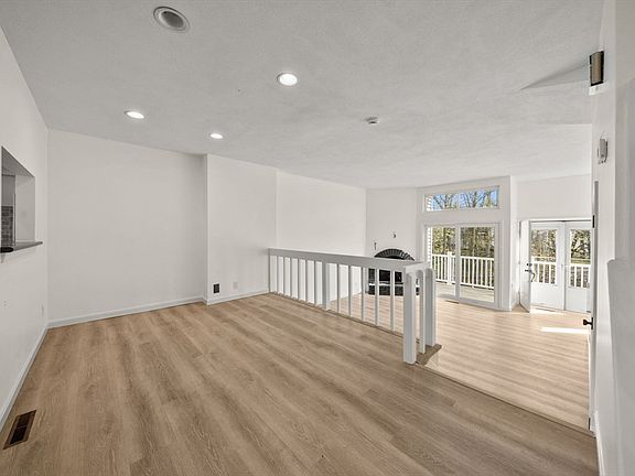 5th image of 255 North Rd Unit 10