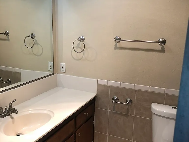 3208 Nightingale Dr — Photo 4